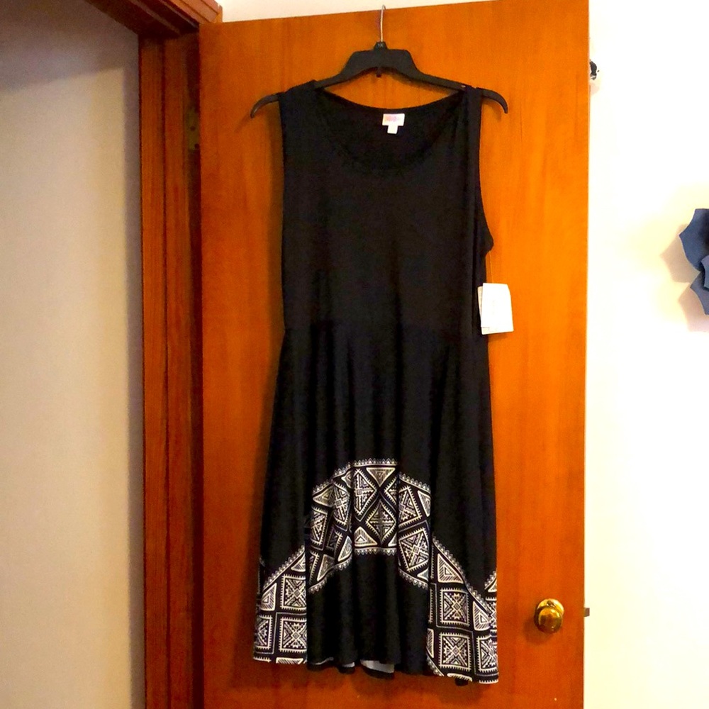 Adorable black and white Lularoe 2XL Nicki Dress